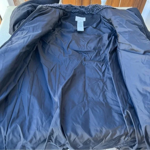 L.L.Bean women's black goose down quilted coat with a faux fur collar Size M - Picture 8 of 9